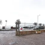Guesthost - La Vela Azzurra - Flat By The Sea דירה *