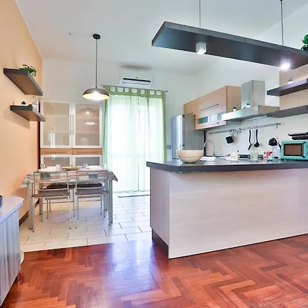 Guesthost - La Vela Azzurra - Flat By The Sea *