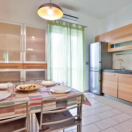Guesthost - La Vela Azzurra - Flat By The Sea *