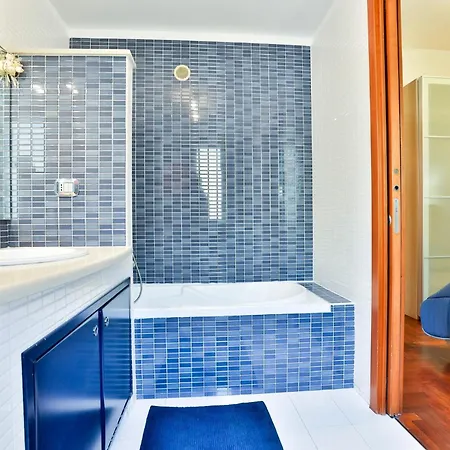 Guesthost - La Vela Azzurra - Flat By The Sea Apartment *