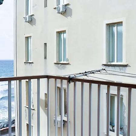 Guesthost - La Vela Azzurra - Flat By The Sea Apartment *